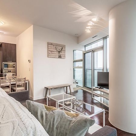 Aoc Suites - Two Bedroom Condo - City/Cn Tower View Toronto Buitenkant foto