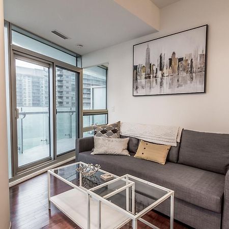 Aoc Suites - Two Bedroom Condo - City/Cn Tower View Toronto Buitenkant foto