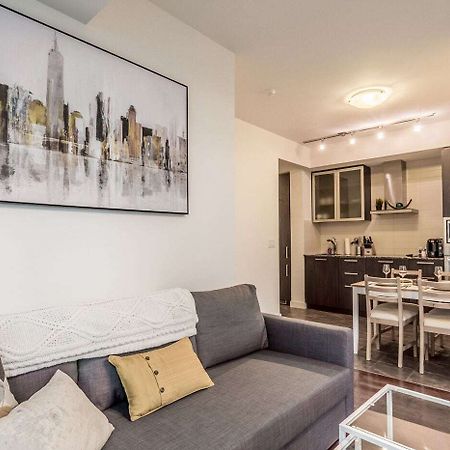 Aoc Suites - Two Bedroom Condo - City/Cn Tower View Toronto Buitenkant foto