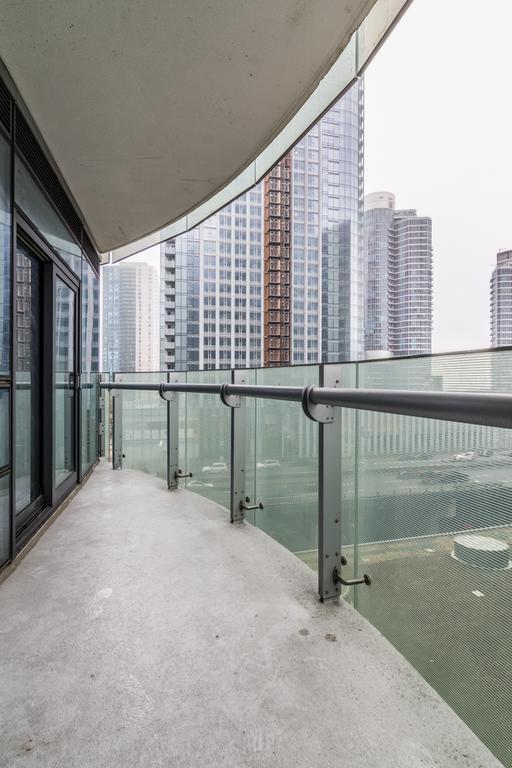 Aoc Suites - Two Bedroom Condo - City/Cn Tower View Toronto Buitenkant foto