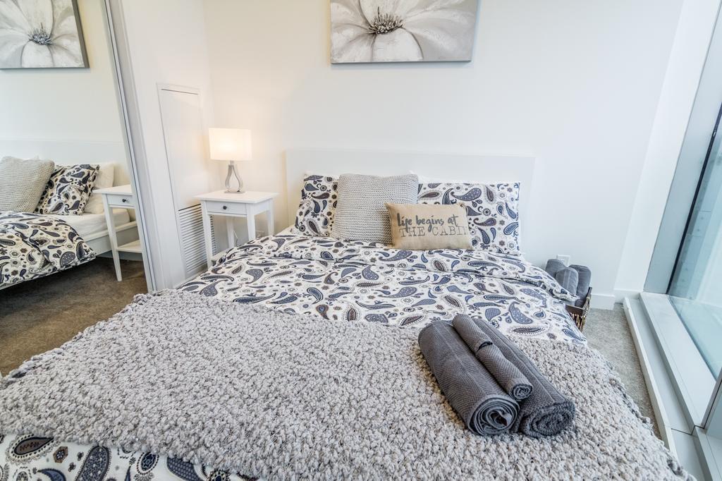 Aoc Suites - Two Bedroom Condo - City/Cn Tower View Toronto Buitenkant foto