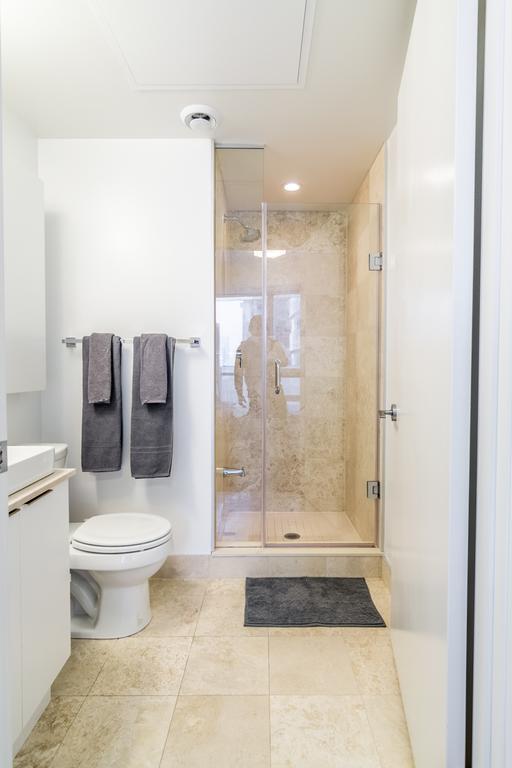 Aoc Suites - Two Bedroom Condo - City/Cn Tower View Toronto Buitenkant foto
